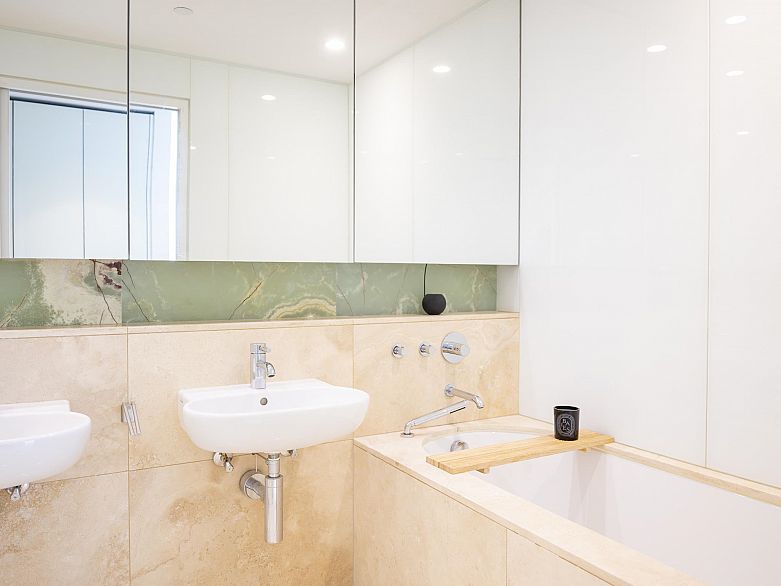 2106 838 W Hastings Street