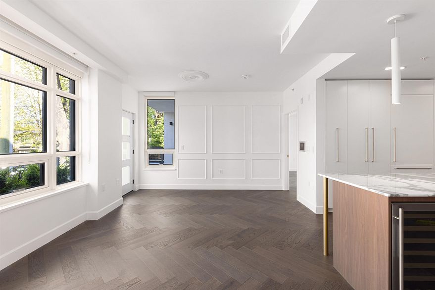 101 3668 W 10th Avenue