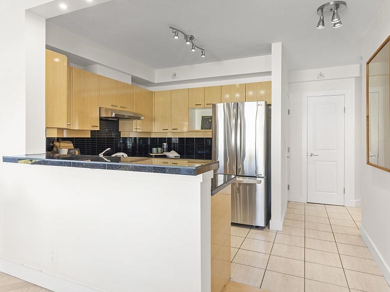 612 2228 Marstrand Avenue