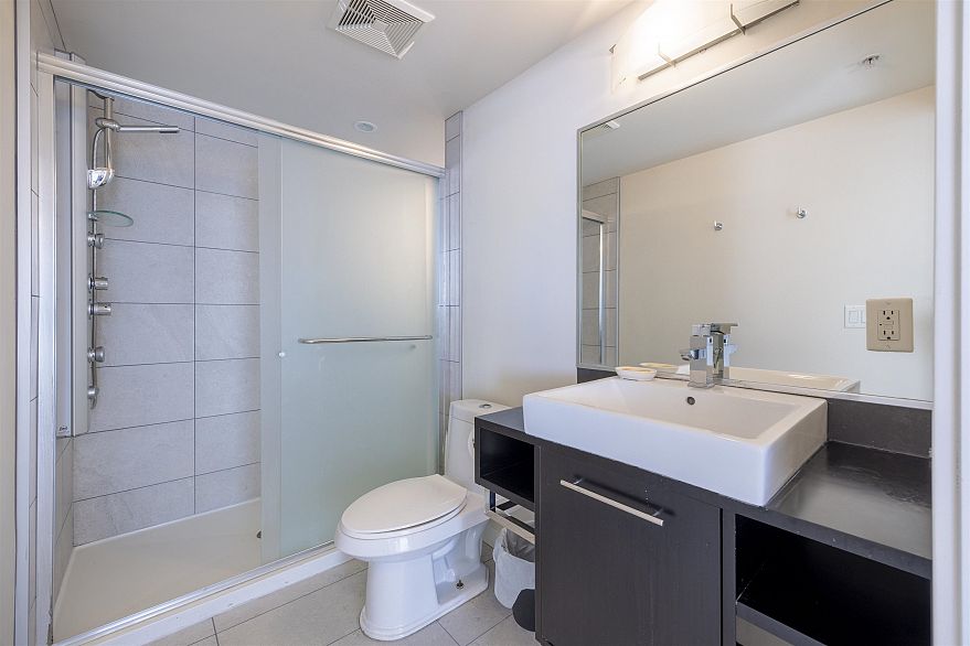 1906 188 Keefer Place