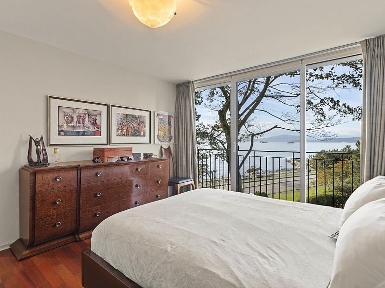 402 1575 Beach Avenue