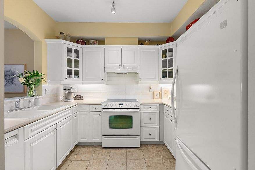 212 360 E 36th Avenue