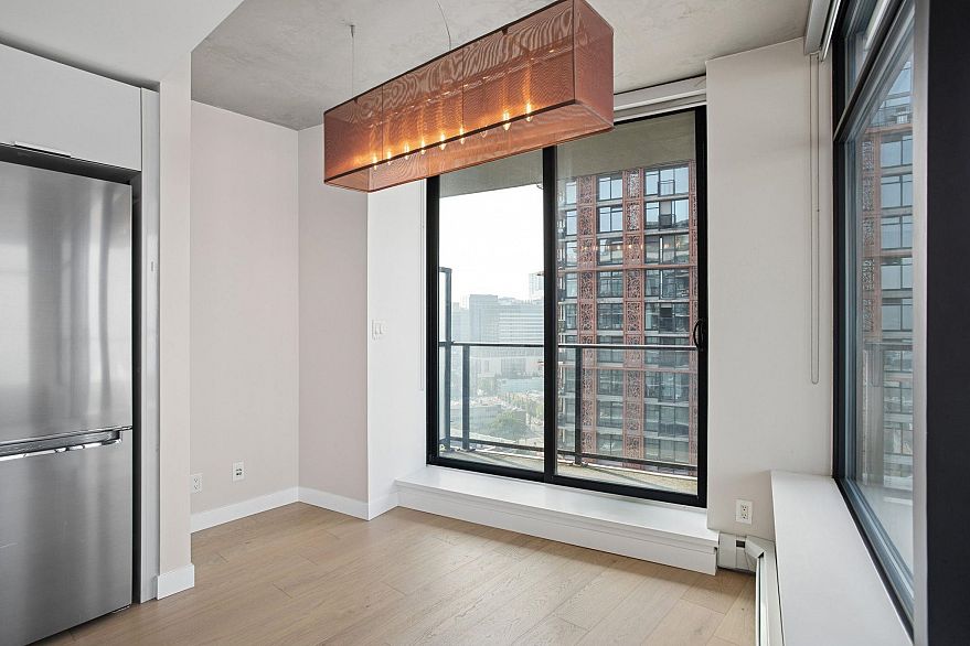 2709 108 W Cordova Street