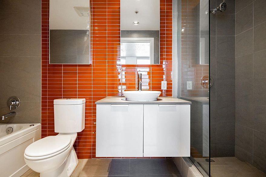 2709 108 W Cordova Street