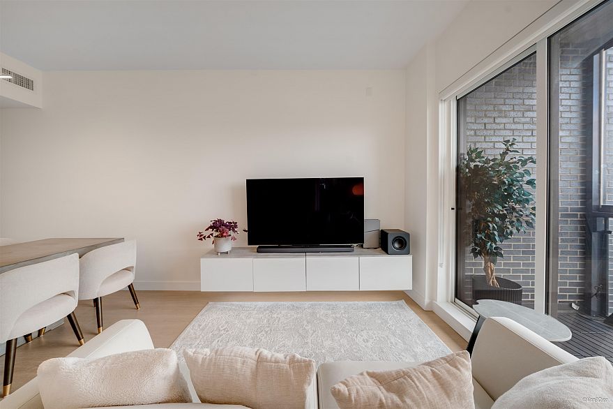 401 8888 Osler Street