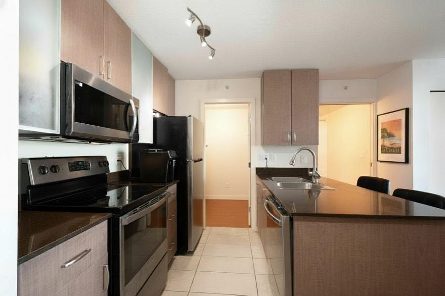 2201 977 Mainland Street