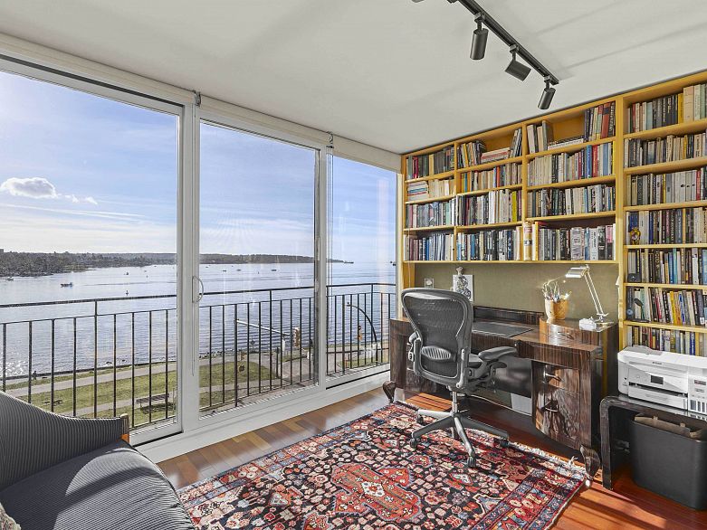 402 1575 Beach Avenue