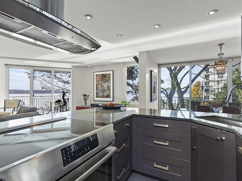 402 1575 Beach Avenue