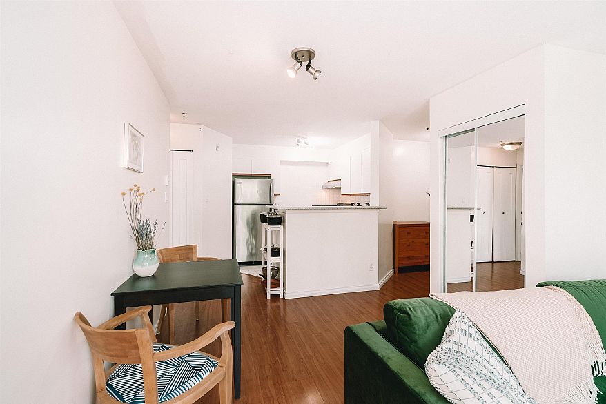 106 3168 Laurel Street