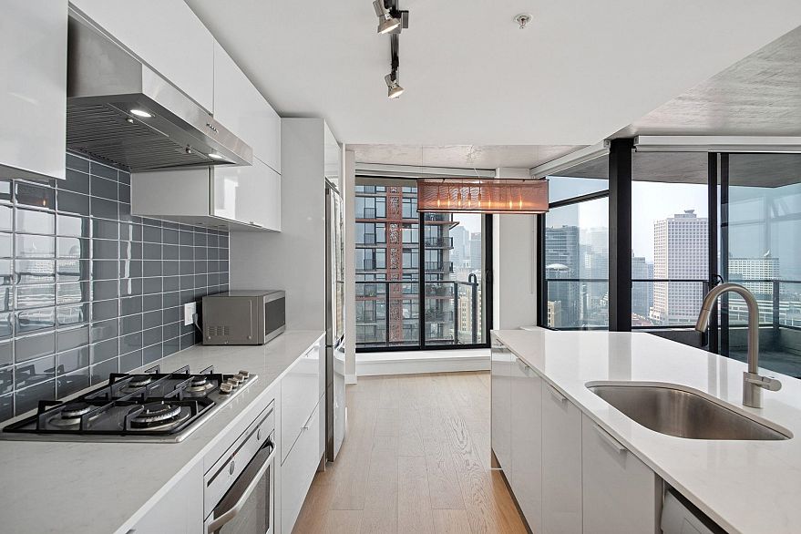 2709 108 W Cordova Street