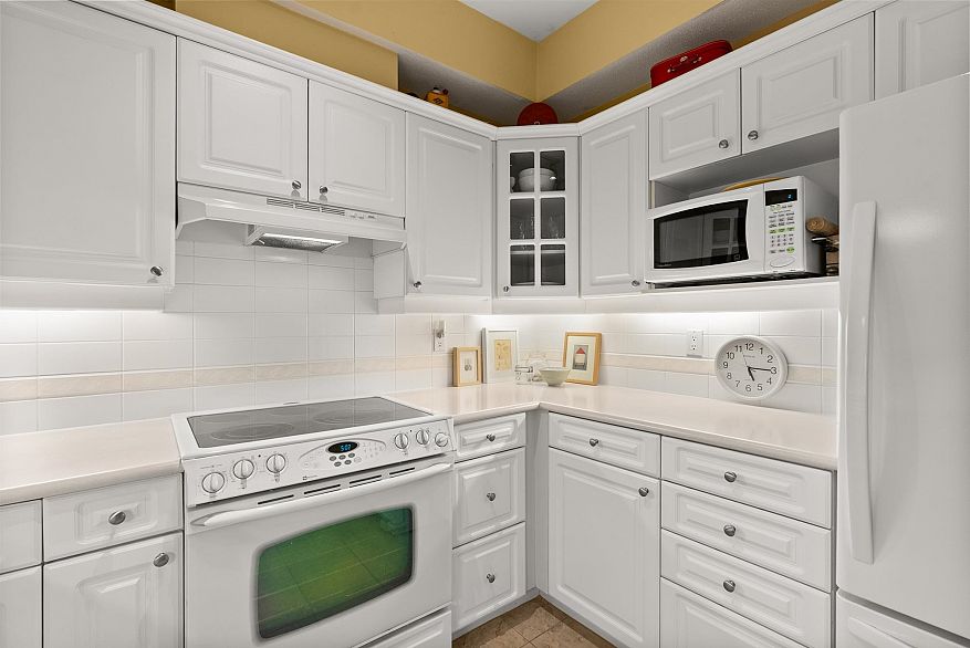 212 360 E 36th Avenue