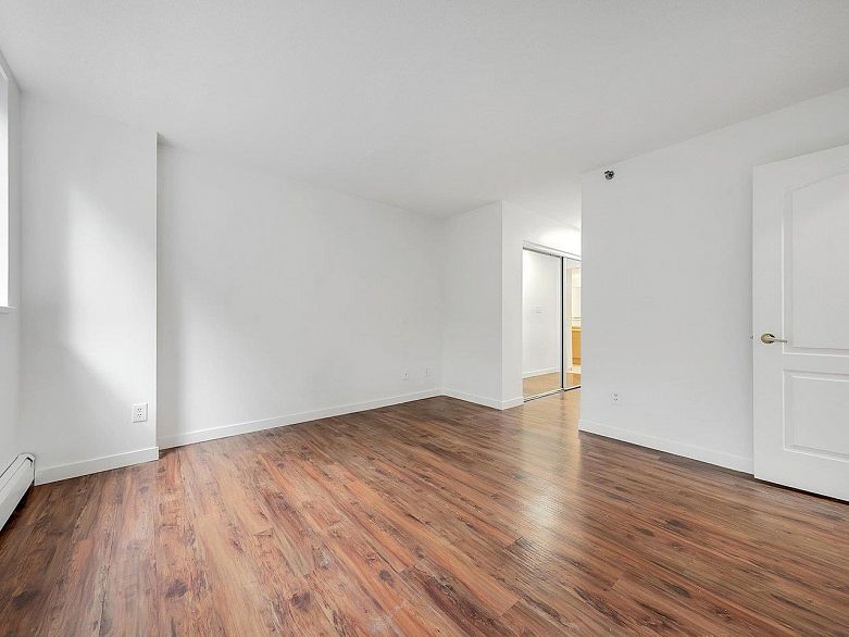 307 3061 E Kent Avenue North