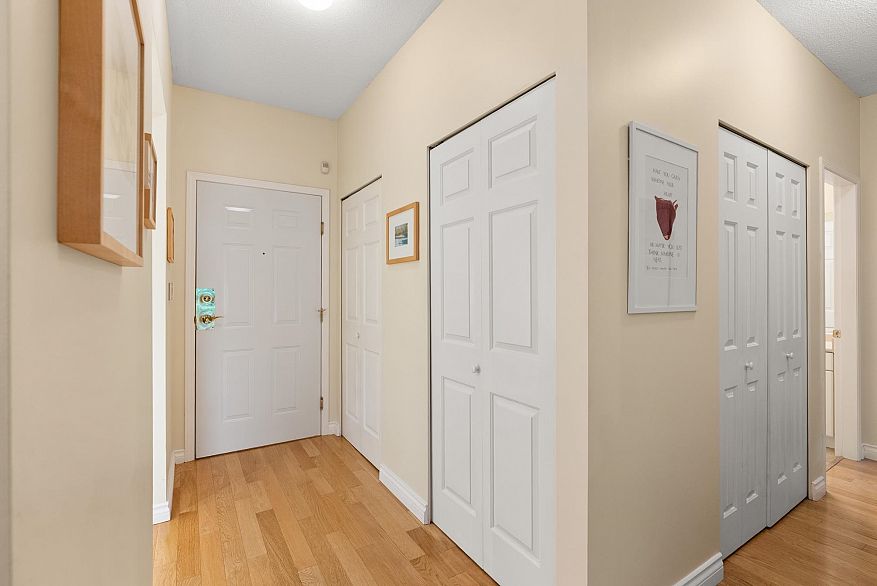 212 360 E 36th Avenue