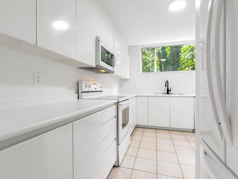 307 3061 E Kent Avenue North