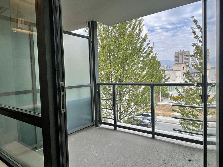 313 740 W 12 AVENUE, Vancouver BC V5Z 0A3