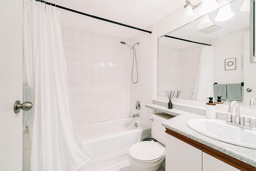 106 3168 Laurel Street