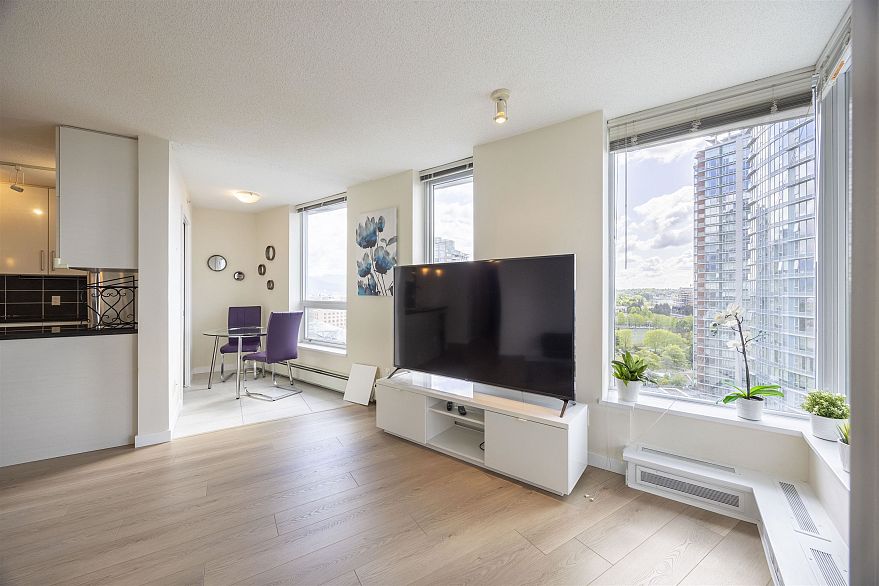 1906 188 Keefer Place