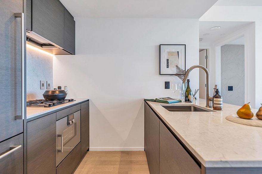 2201 1482 Robson Street