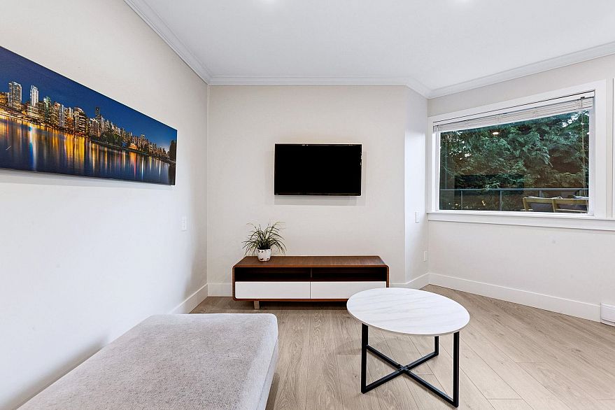 104 1365 W 4th Avenue