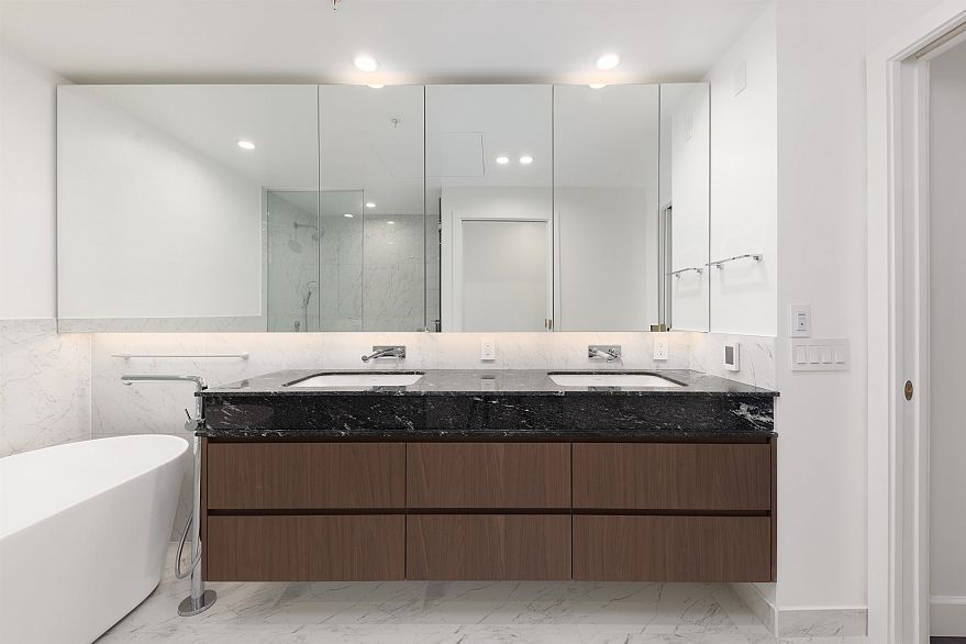 101 3668 W 10th Avenue