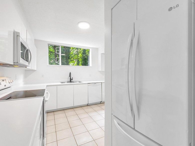 307 3061 E Kent Avenue North