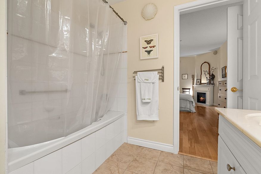 212 360 E 36th Avenue