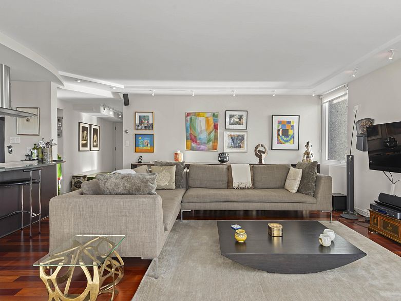 402 1575 Beach Avenue