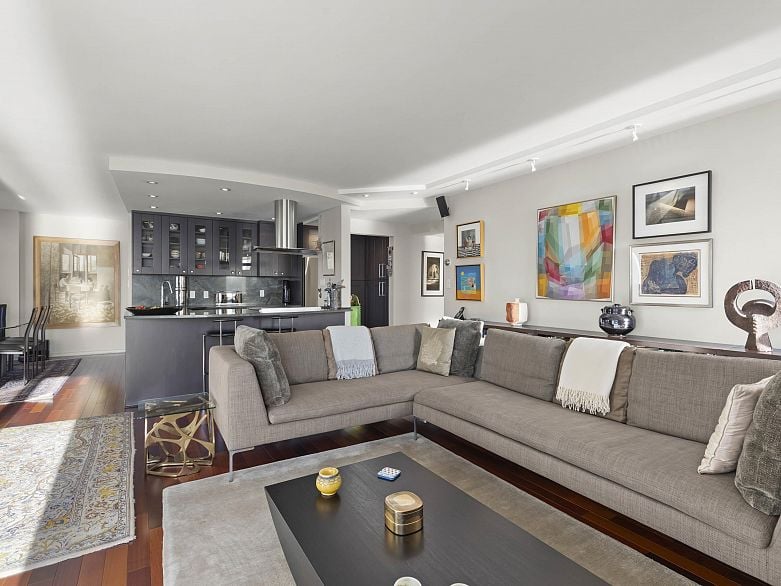 402 1575 Beach Avenue