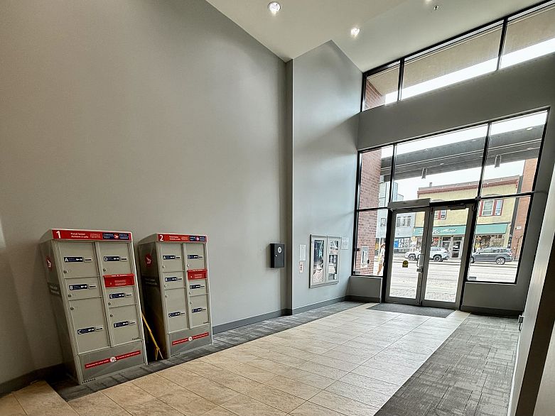 302 4028 Knight Street