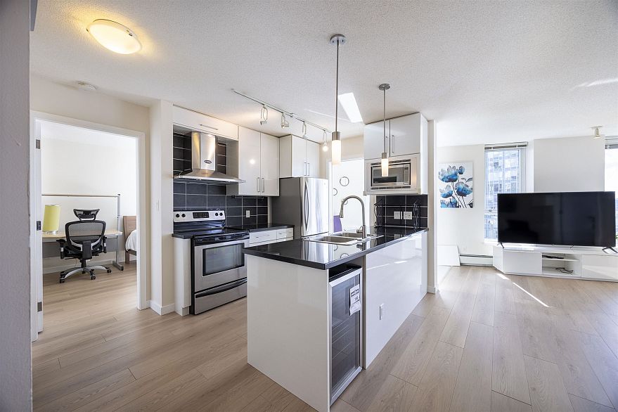 1906 188 Keefer Place