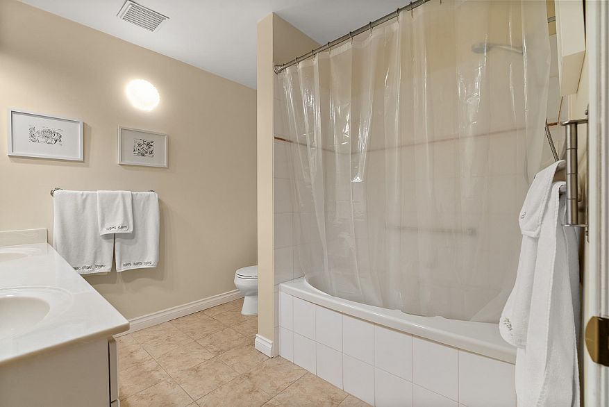 212 360 E 36th Avenue