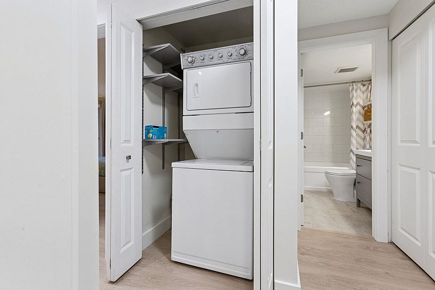 104 1365 W 4th Avenue