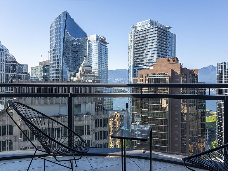 2106 838 W Hastings Street