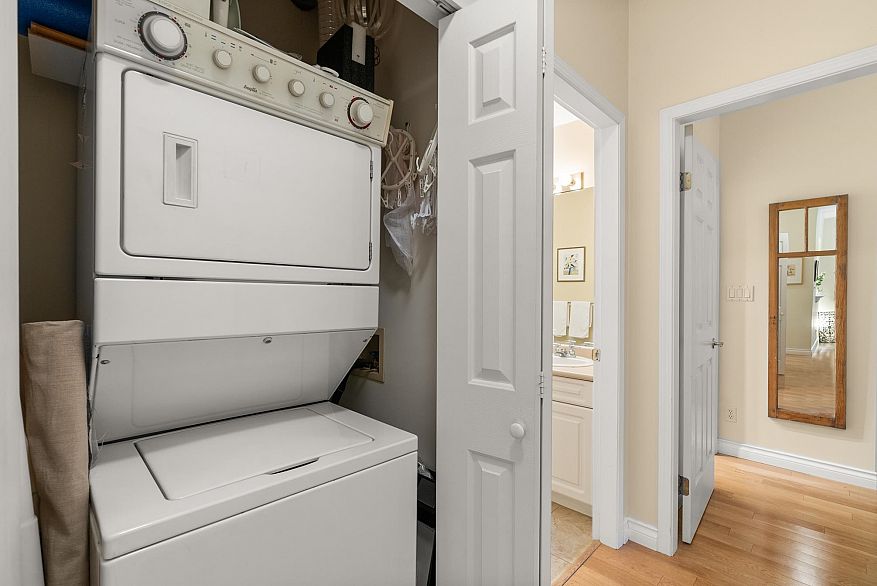 212 360 E 36th Avenue