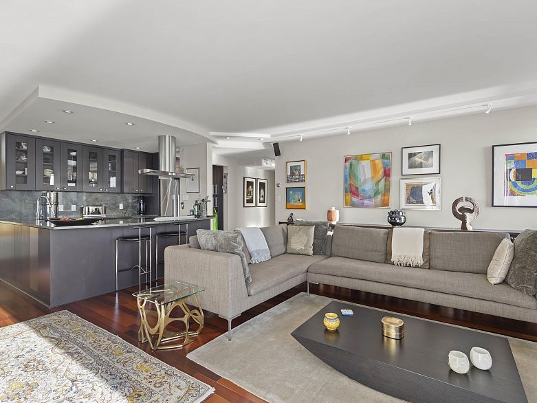 402 1575 Beach Avenue