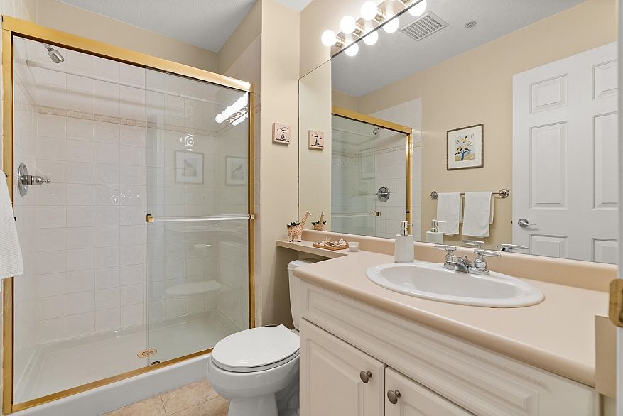 212 360 E 36th Avenue