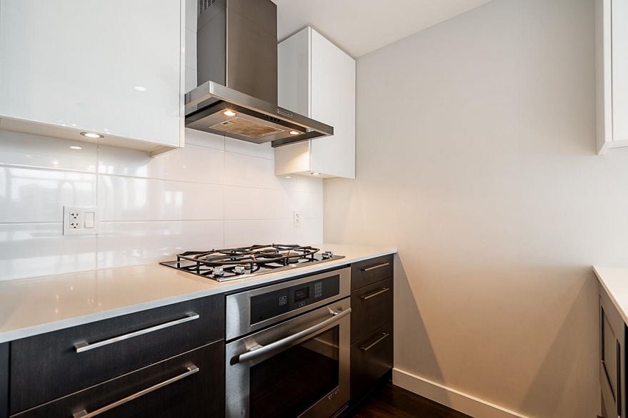 1517 1618 Quebec Street