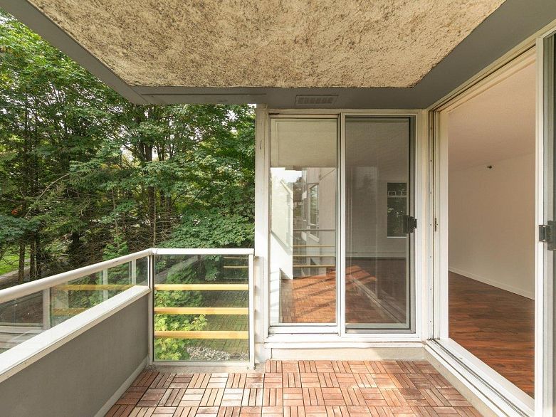 307 3061 E Kent Avenue North