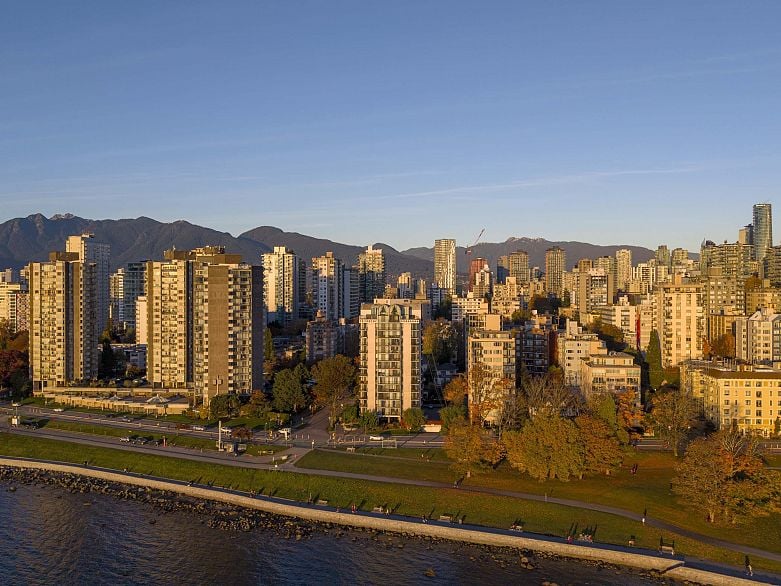 402 1575 Beach Avenue