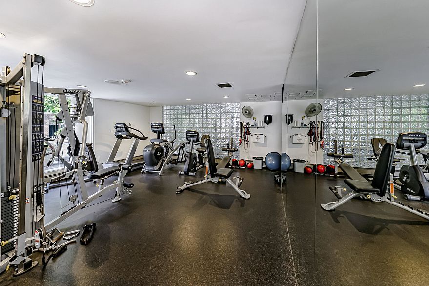 1405 1020 Harwood Street