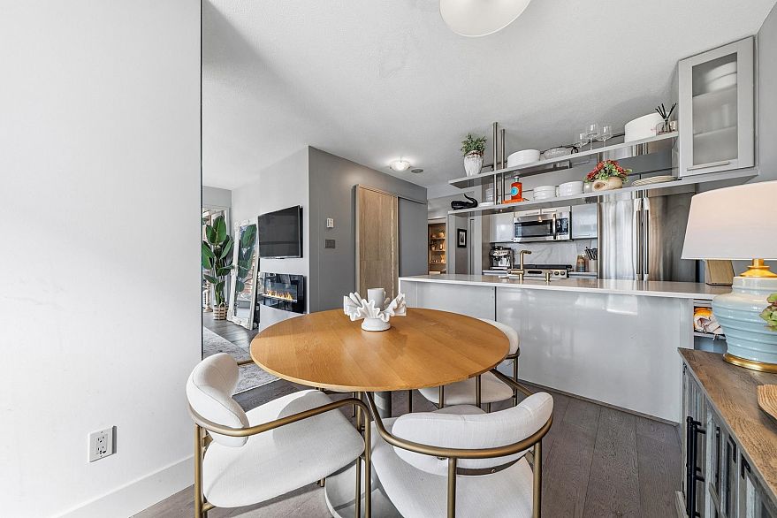 906 1438 Richards Street