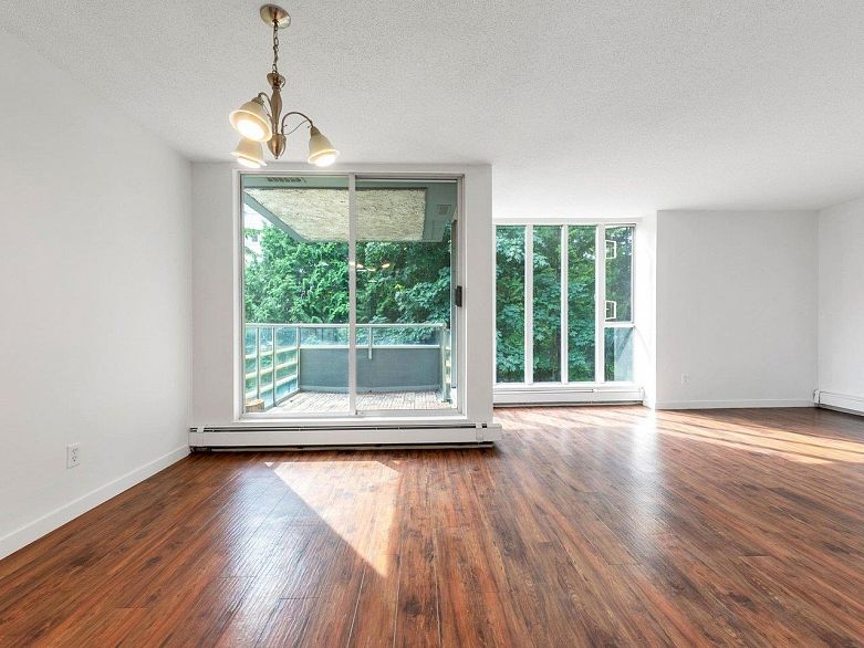 307 3061 E Kent Avenue North