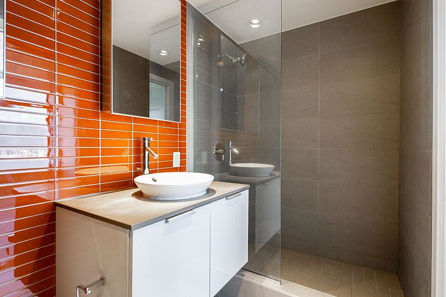 2709 108 W Cordova Street