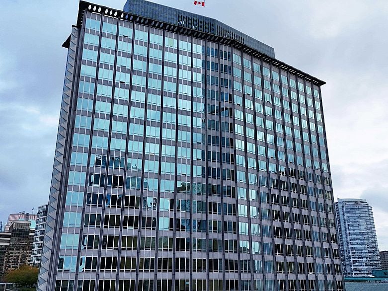 1207 989 Nelson Street