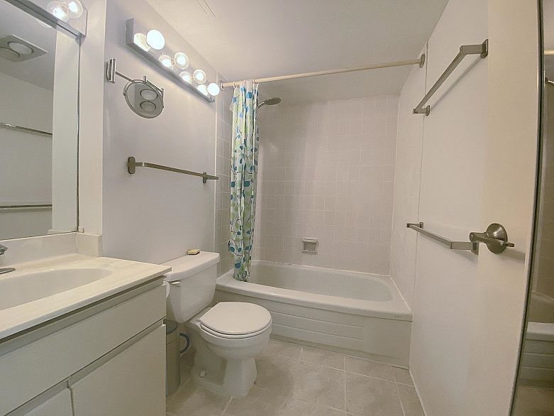 501 850 Burrard Street