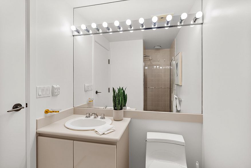 701 5850 Balsam Street