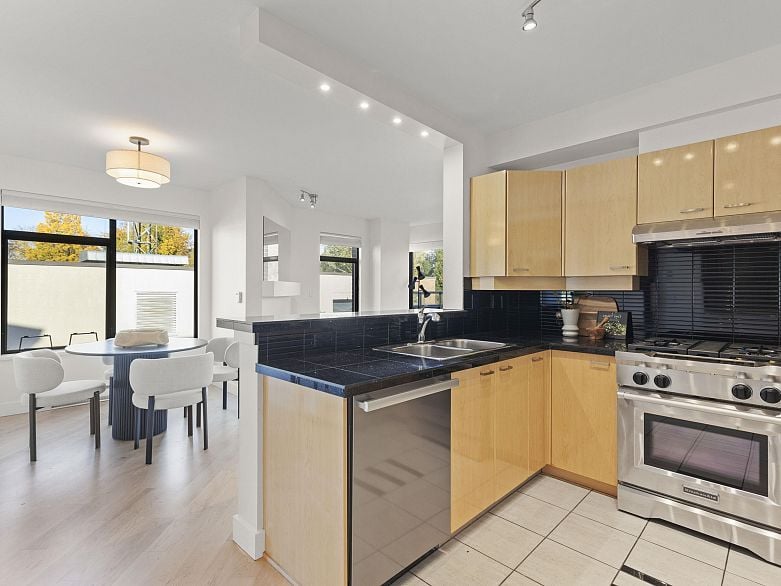 612 2228 Marstrand Avenue