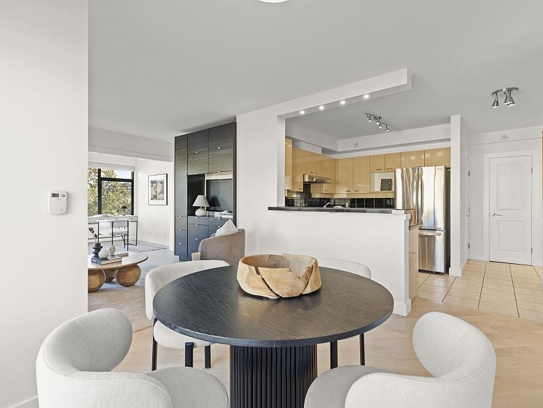 612 2228 Marstrand Avenue