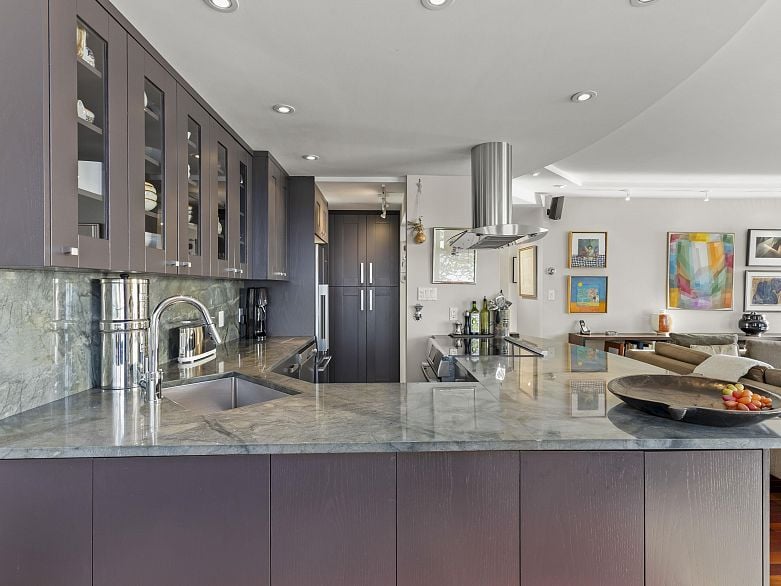 402 1575 Beach Avenue