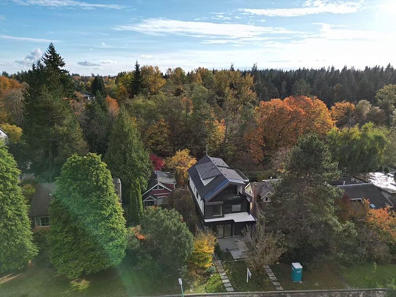 2 4018 W 21st Avenue